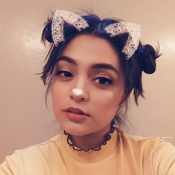 MEET YOUR POSHER. KYLIE. - Picture 2 of 4